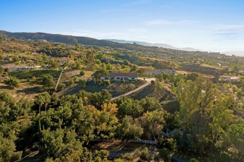 39386 Chaparral Dr, Temecula CA  92592-8822 exterior
