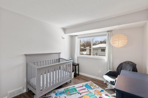 1715 Hickory Hl Dr, Saint Paul MN  55122-2412 exterior