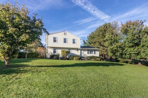 33 Camelot Dr, Upper Stepney CT  06468-2004 exterior