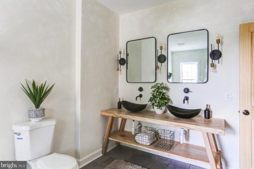 241 Elm St, Lancaster PA  17603-3445 exterior