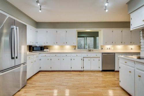 9672 Atherton Dr, Dallas TX  75243-6135 exterior