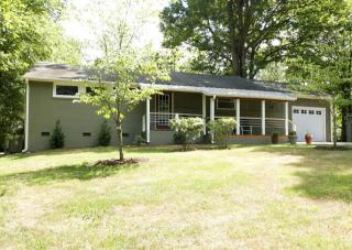 408 Robin Hood Dr, Raleigh, NC 27604-2124