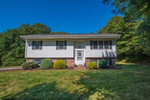 89 Riverdell Dr, South Kingstown, RI 02874-2440