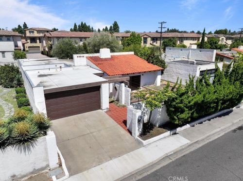 10081 La Quinta Cir, Santa Ana, CA 92708-5207