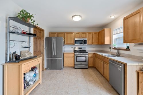 221 Ferryville Dr, Barrington Hills, IL 60156