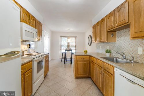 2017 Featherwood St, Silver Spring MD 20904-6643 exterior