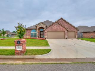3613 Mustang Creek Cir, Yukon, OK 73099-7630