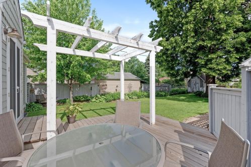 1027 Idaho Ave, Saint Paul MN  55117-3352 exterior