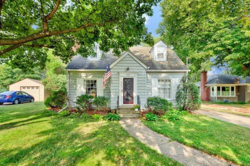 1731 Alta Vista Dr, Saint Paul, MN 55113-6534