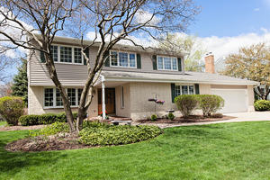 1932 Buckingham Dr, Wheaton, IL 60189-5812