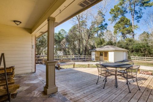 2433 Coachlight Ln, Conroe TX  exterior