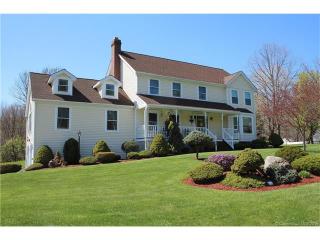 54 Ballaro Dr, Huntington CT  06484-5155 exterior