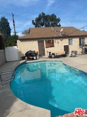 5434 Kester Ave, Van Nuys, CA 91411-3749