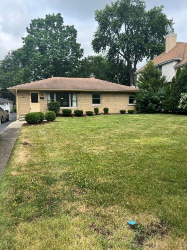256 Jackson Rd, Willowbrook IL  60514-1028 exterior