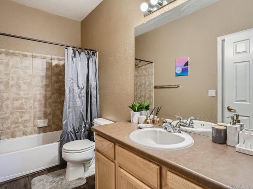 21738 Mansfield Pl, Aurora CO  80018-3058 exterior