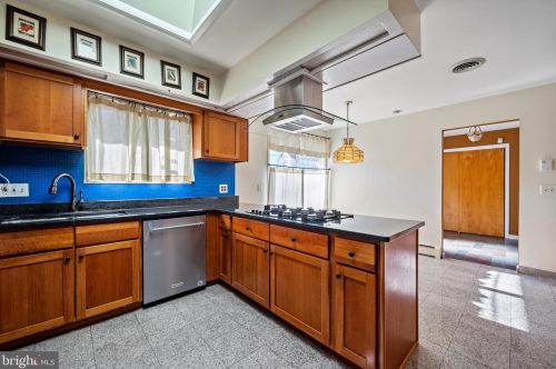 36 Bear Brook Rd, Princeton NJ  08540-6216 exterior