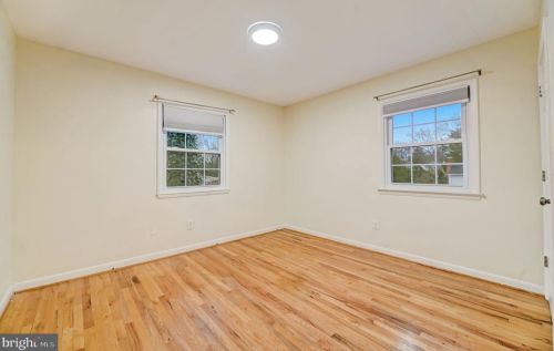 7203 Hadlow Dr, Springfield VA  22152-3529 exterior