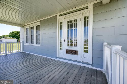 1504 Carlisle Pike, Hanover PA 17331-8820 exterior