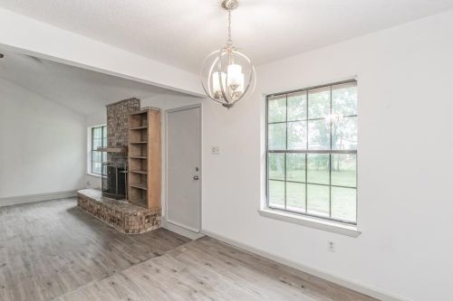 2401 Stephen Lee Dr, Fort Worth TX  76119-2701 exterior