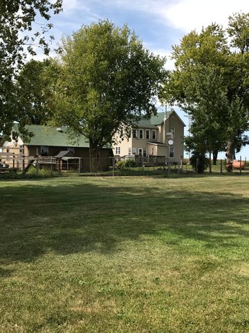 8272 Connors Rd, Argenta, IL 62501-8141