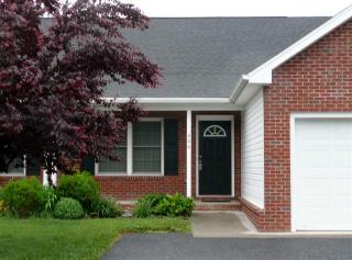 606 Lone Pine Dr, Timberville, VA 22853-9739
