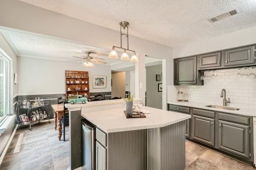 6555 Fair Vly Trl, Austin TX  78749-1266 exterior