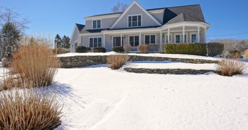 31 Pleasant Point Dr, Portsmouth, NH 03801-5224