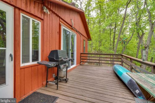 588 Shannondale Rd, Harpers Ferry WV 25425-4757 exterior