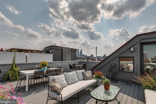 720 4 St, Philadelphia PA 19147-3127 exterior