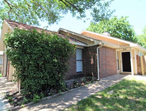 6816 Ashbury Dr, Fort Worth TX  76133-5868 exterior