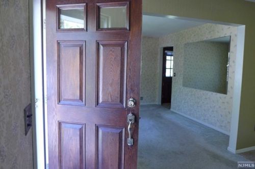260 Spring Valley Rd, Oradell, NJ 07649-2320