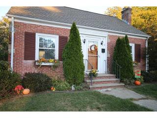 78 Parkside Dr, Warwick, RI 02888-3730