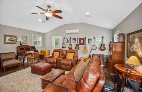 4680 Hitching Post Trl, Atlanta GA  30342-2816 exterior