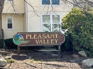 949 Pleasant Valley Rd, Wapping CT  06074-4240 exterior