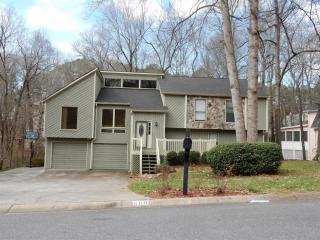 568 Farmbrook Trl, Kennesaw, GA 30144-1627
