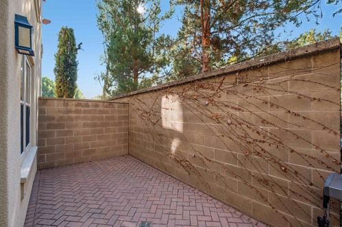 210 Kempton, Irvine CA  92620-2154 exterior