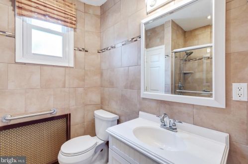 2335 12 St, Philadelphia PA 19133-1008 exterior