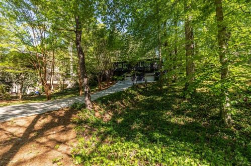 546 Allen Rd, Atlanta GA  30324-5136 exterior