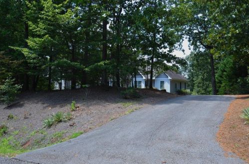 369 Mccurry Trl, Holly Springs, GA 30114-5786
