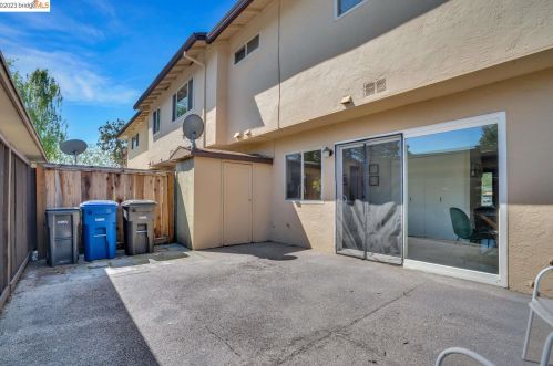 27492 Ponderosa Ct, Hayward CA  94545-4129 exterior