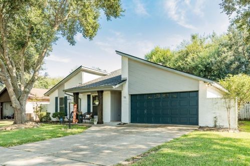 32 Sarita Rd, Angleton, TX 77515-2713