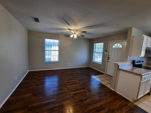 1404 Mulkey St, Fort Worth TX  76104-7017 exterior