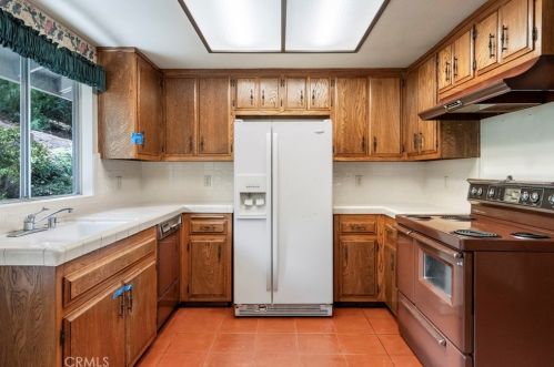 1921 Arroyo Dr, Riverside CA  92506-1610 exterior