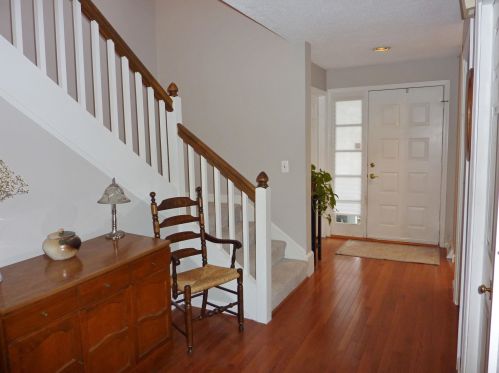 12 Laurel Ct, Nashua, NH 03062-4459