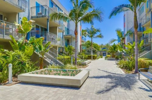 262 Rockefeller, Irvine CA  92612-8113 exterior