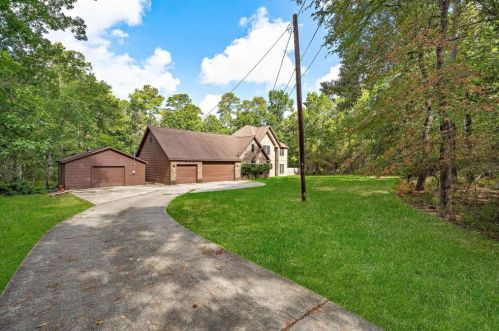 9 Timber Wood Ln, Conroe, TX 77384-3161