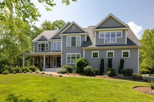 23 Chisholm Farm Dr, Stratham, NH 03885-2164