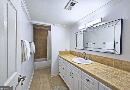 83 Montre Sq, Atlanta GA  30327-4046 exterior