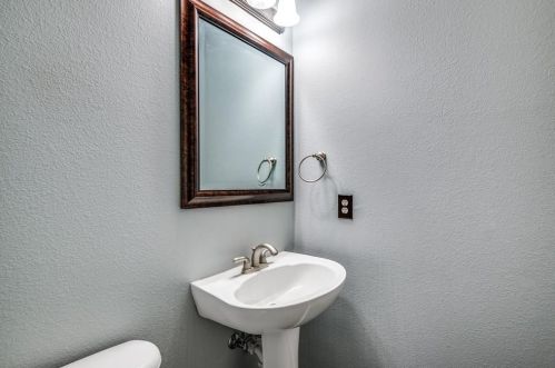 1558 Biltmore Ln, Irving TX  75063-3503 exterior