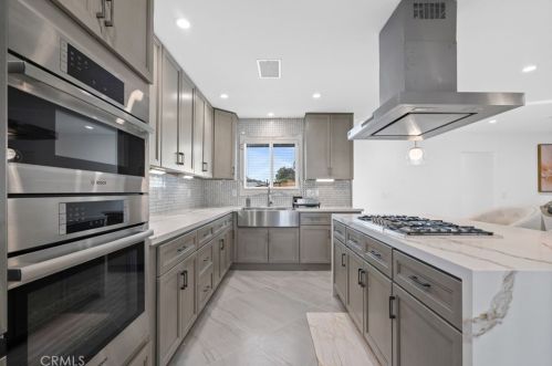 300 Brookhurst St, Anaheim CA  92801-5608 exterior